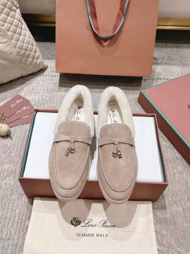 出厂： 300 单鞋真羊毛里 顶级版本 Loro Piana open walk女高帮靴 意大利宝藏品牌，和爱马仕匹配的品牌！低调奢华，只有自己穿了才知道有多舒