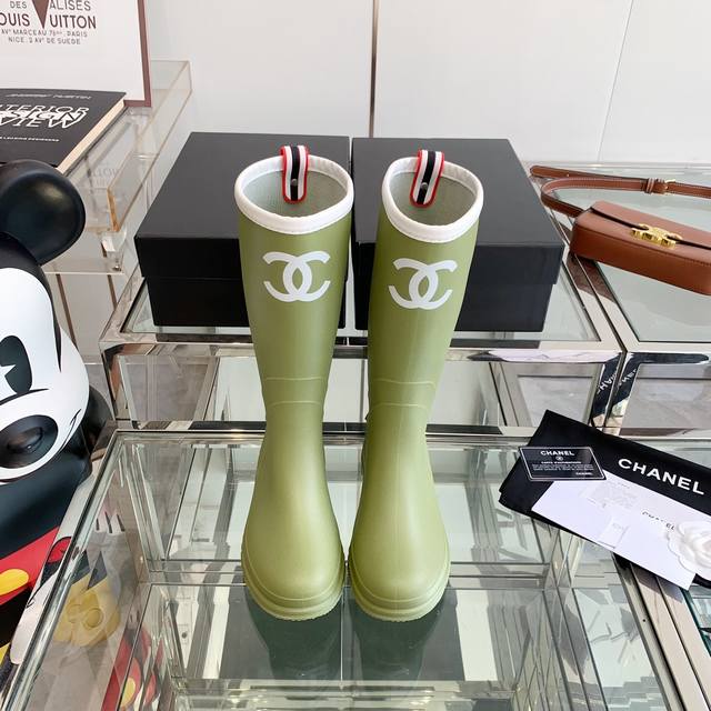 CHANEL雨靴新色 22FW 走秀最新发布仿佛真的走进了城堡开始期待着秋冬很好看，舒服又轻便 真的推荐码数:35-40