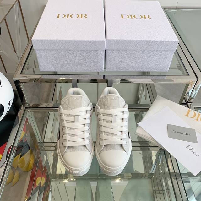 Dior 情侣款面包鞋爆拆zp一比一完美复刻版，所有细节材料全部跟正品一样，出入专柜毫无压力码数:35-44