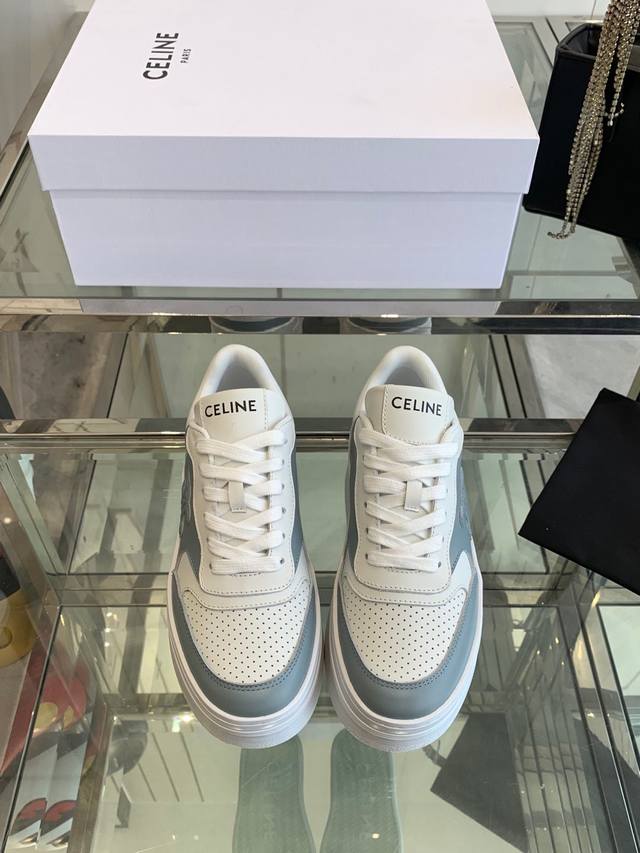 CELINE 赛琳 25ss最新 Block系列 系带 厚底女款 休闲运动鞋TRIOMPHE 皮革贴饰，瞬间给这款 BLOCK 运动鞋注入了清新柔美的魅力，爱了