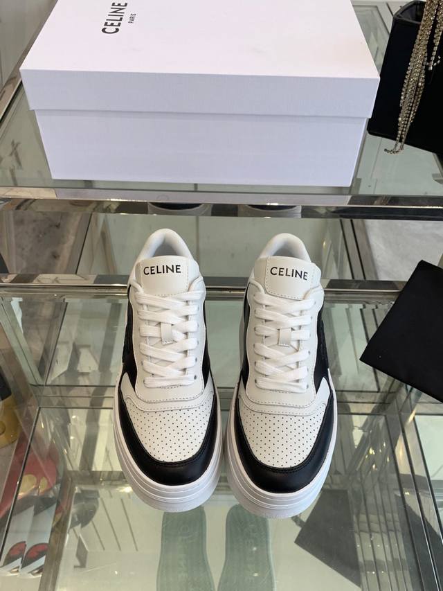 CELINE 赛琳 25ss最新 Block系列 系带 厚底女款 休闲运动鞋TRIOMPHE 皮革贴饰，瞬间给这款 BLOCK 运动鞋注入了清新柔美的魅力，爱了