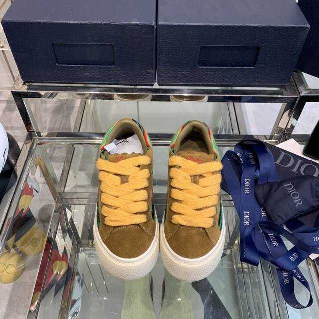 顶级版本 Dior 23秋冬新款运动鞋全网最火爆单品上脚真的绝绝的，真心大爱，王炸开挂系列独家原版一比一开发，所有细节材料绝对到位。 码数:35-44
