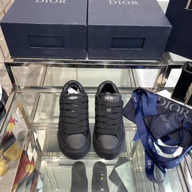 顶级版本 Dior 23秋冬新款运动鞋全网最火爆单品上脚真的绝绝的，真心大爱，王炸开挂系列独家原版一比一开发，所有细节材料绝对到位。 码数:35-44