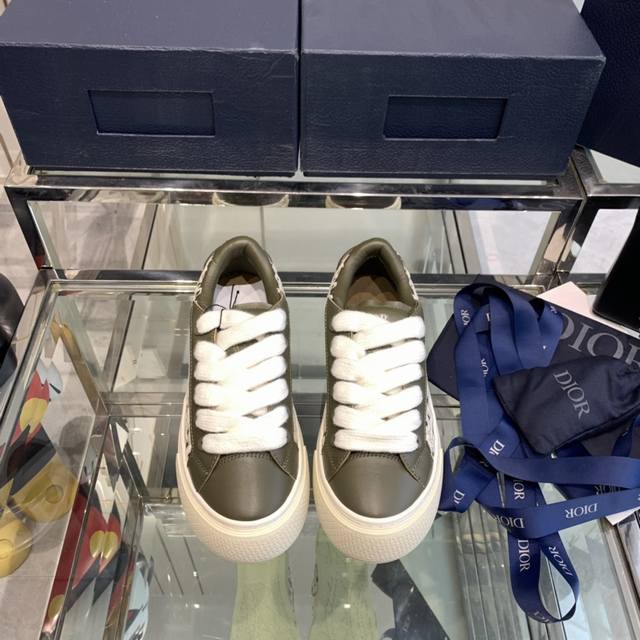 顶级版本 Dior 23秋冬新款运动鞋全网最火爆单品上脚真的绝绝的，真心大爱，王炸开挂系列独家原版一比一开发，所有细节材料绝对到位。 码数:35-44