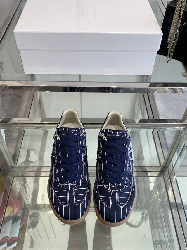 Maison Margiela mm6 新色马吉拉情侣款经典德训鞋 马吉拉最最舒服的德训鞋子了！复古感满满！随便穿搭就可以很高级！鞋子很轻便！穿起来上脚超级舒服
