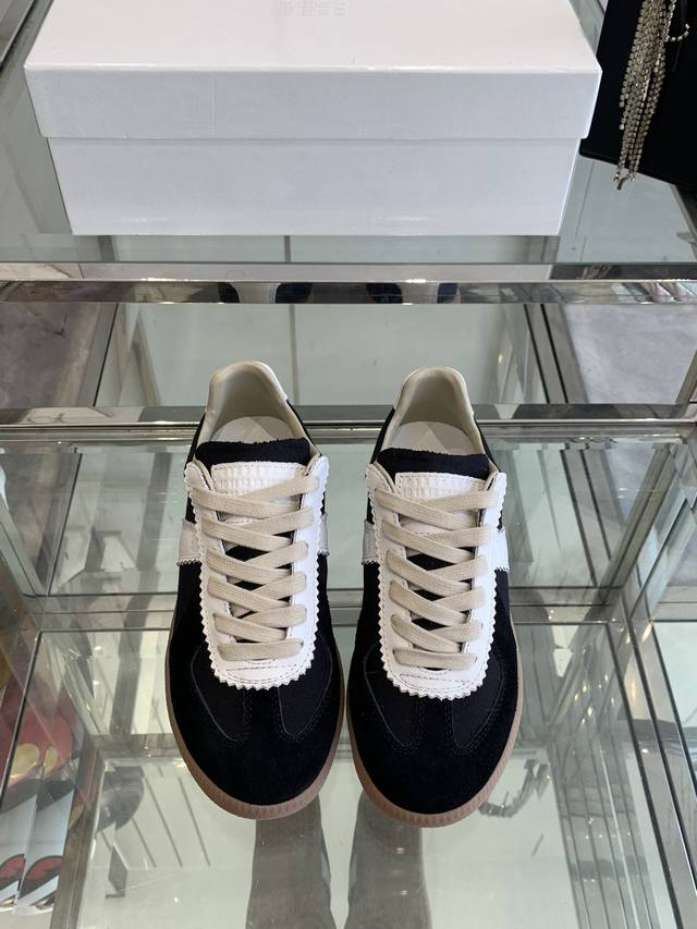 Maison Margiela mm6 新色马吉拉情侣款经典德训鞋 马吉拉最最舒服的德训鞋子了！复古感满满！随便穿搭就可以很高级！鞋子很轻便！穿起来上脚超级舒服