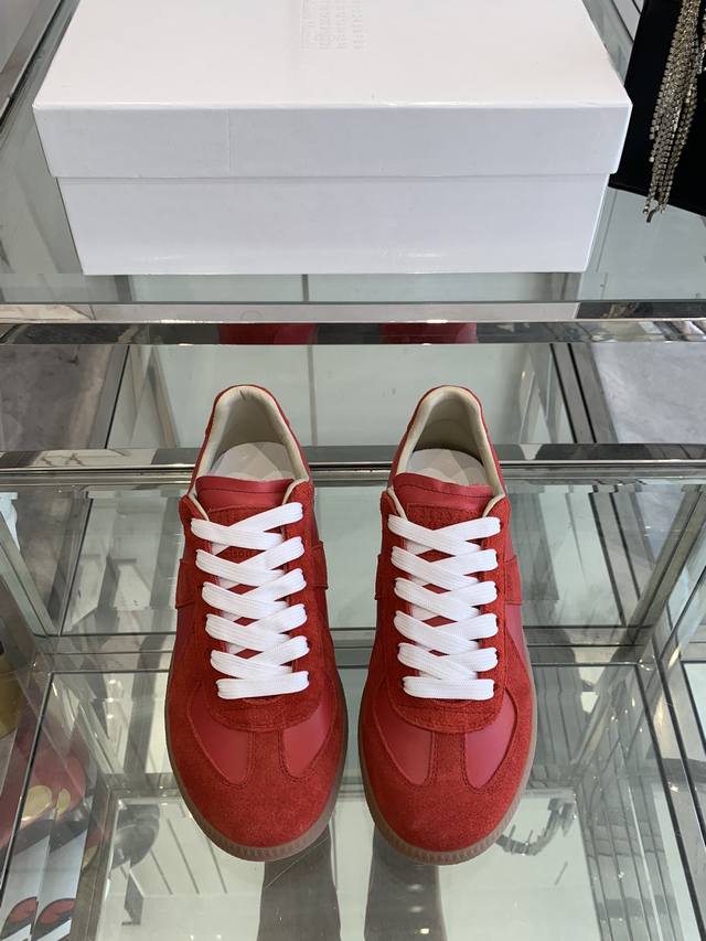 Maison Margiela mm6 新色马吉拉情侣款经典德训鞋 马吉拉最最舒服的德训鞋子了！复古感满满！随便穿搭就可以很高级！鞋子很轻便！穿起来上脚超级舒服