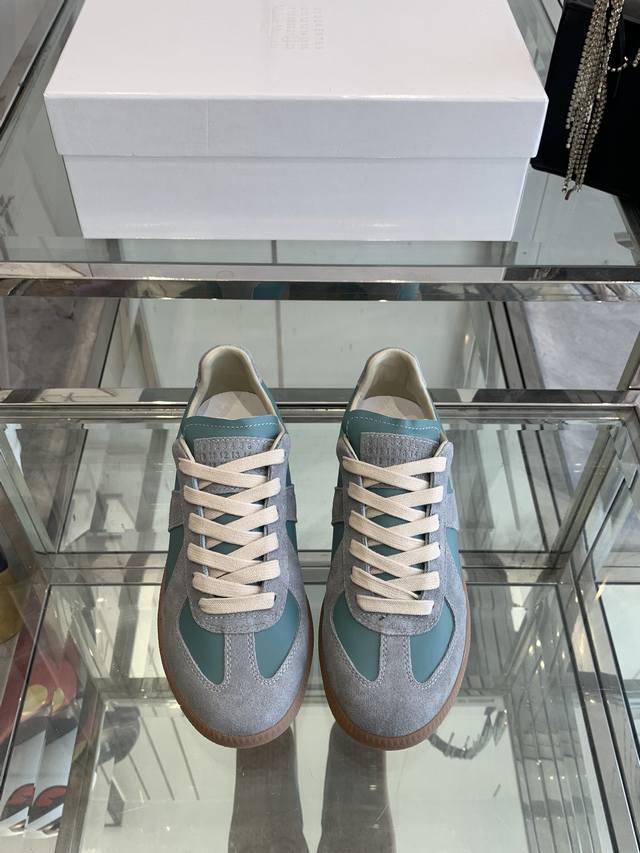 Maison Margiela mm6 新色马吉拉情侣款经典德训鞋 马吉拉最最舒服的德训鞋子了！复古感满满！随便穿搭就可以很高级！鞋子很轻便！穿起来上脚超级舒服