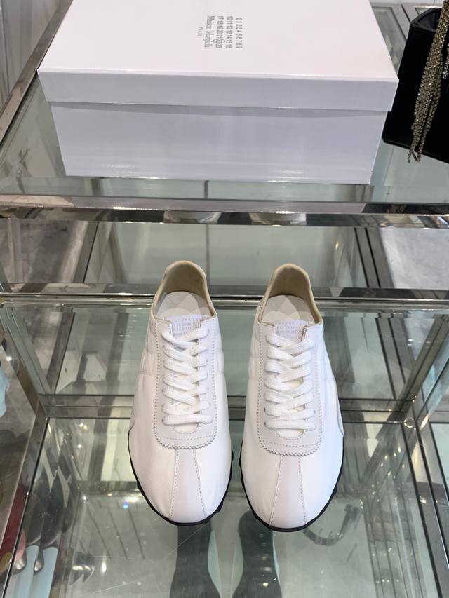Maison Margiela 2025ss 春夏新款 MM6马吉拉 情侣款薄底运动鞋新款Sprinters运动鞋轮廓采用做旧感尼龙与复古处理麂皮制成，灵感来源
