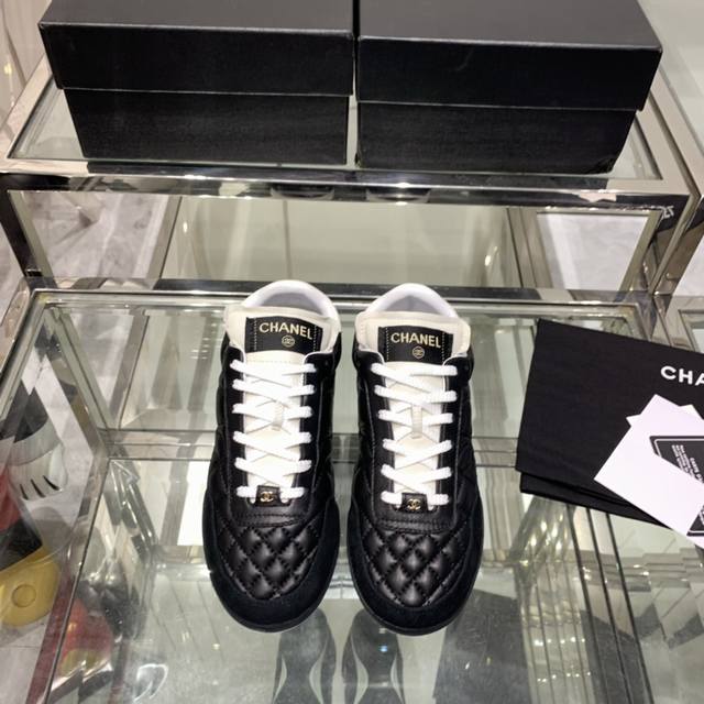 Chanel 休闲运动鞋年末爆款单品 经典黑白 熊猫配色 菱格清新彩色拼色 coco女孩必要入，超美，各种聚会派对闪闪发光Bling Bling 堪比收藏款 原