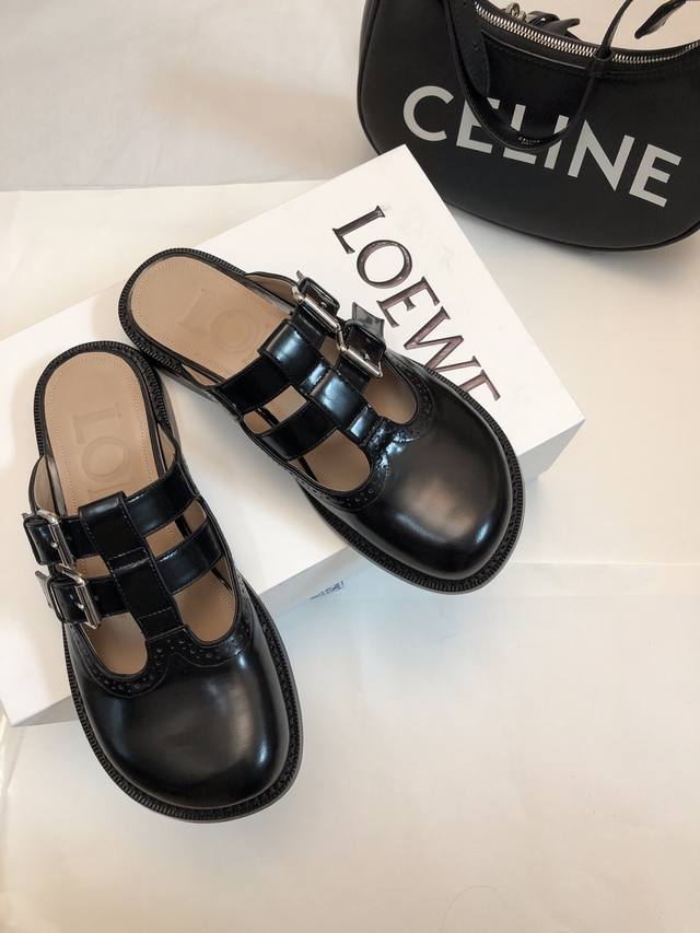 顶级版本 LOEWE RESORT2025款式，罗意威 原版开发 做货 ，返璞归真的款式混合了千禧年代的美学细节 展现新一代之雅痞气质 配裙子裤子都非常百搭 面