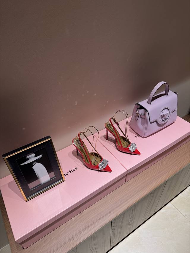 Giuseppe Zanotti 25ss新品 金花点缀高跟鞋果然很懂女人心GZ斩男又斩女的高跟鞋 爱了不愧是最懂女人的品牌 上新即售空尤其是侧面线条设计流畅自