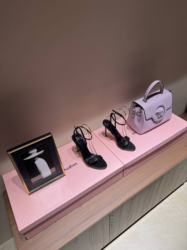 最高版出厂 一个轻奢品牌 Elisabetta FranchiElisabetta Franchi绝美高跟时装秀场凉鞋ELISABETTA FRANCH是来自意