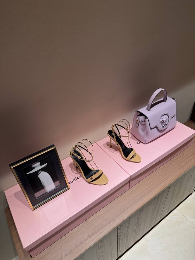 最高版出厂 一个轻奢品牌 Elisabetta FranchiElisabetta Franchi绝美高跟时装秀场凉鞋ELISABETTA FRANCH是来自意