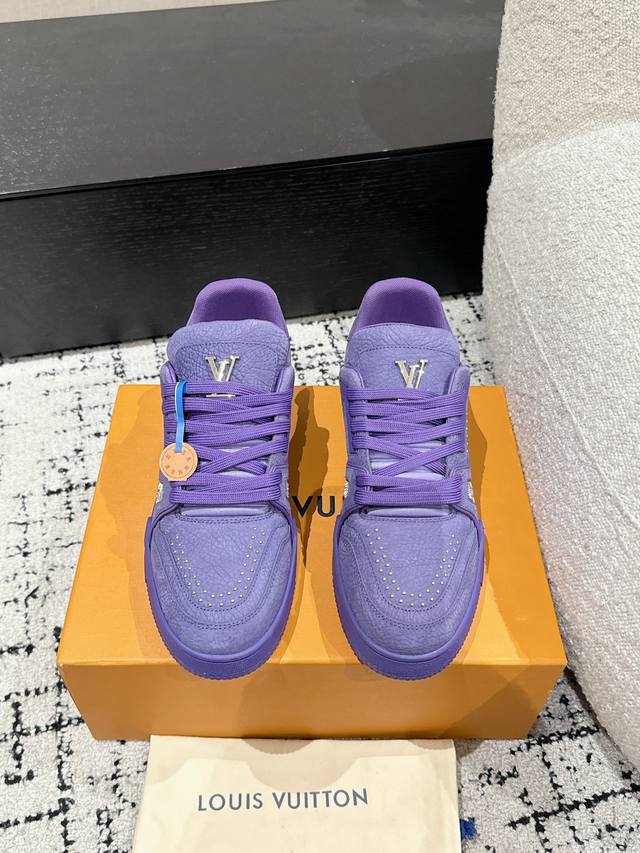 顶级版本 男款LV 路易威登L家 Trainer 24 新款 休闲 运动鞋 滑板鞋 LV Trainer 运动鞋的灵感源自复古篮球鞋，代表 Virgil Abl
