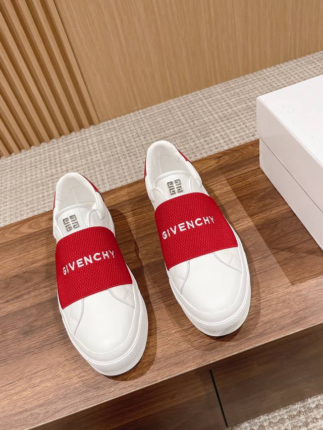 松紧金属扣#正常码 男+10 GIVENCHY 纪梵希经典小白鞋 说之为小鞋白中的始祖不为过。 小白鞋中的绝对款式都已淘经汰，但GVC凭借不过时的介简经典设计。