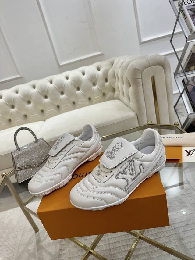 LV路易威登 L家驴牌Runner Tatic系列 厚底 休闲 运动鞋 跑鞋 原版购入开发 做货 本款 LV Runner Tatic 运动鞋融合网格面料和饰带
