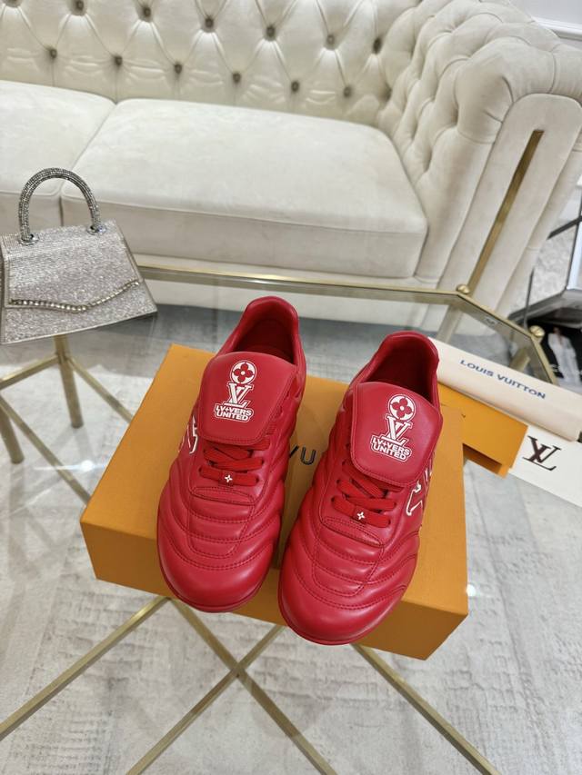 LV路易威登 L家驴牌Runner Tatic系列 厚底 休闲 运动鞋 跑鞋 原版购入开发 做货 本款 LV Runner Tatic 运动鞋融合网格面料和饰带