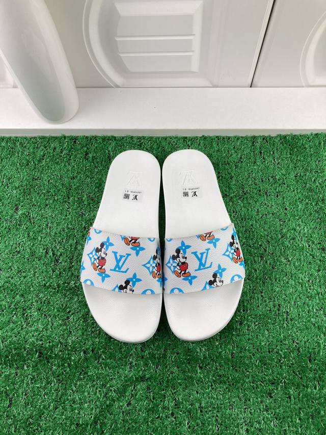 现货 工厂价 LOUIS VUITON 路易威登情侣拖鞋，原版1.1订做，专柜经典款。鞋身高温附带logo，大底专柜附带logo ，任何细节都不错过 这款拖鞋专