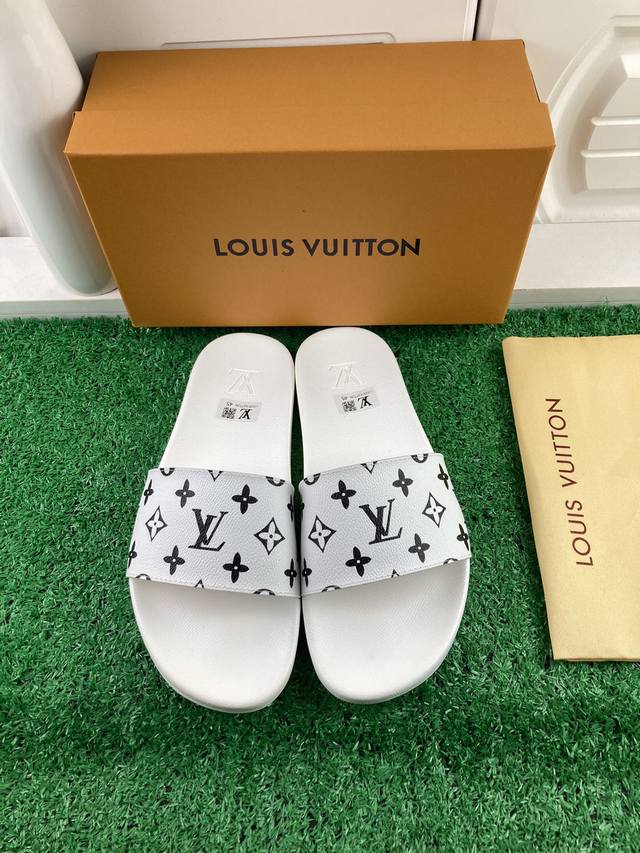 现货 工厂价 LOUIS VUITON 路易威登情侣拖鞋，原版1.1订做，专柜经典款。鞋身高温附带logo，大底专柜附带logo ，任何细节都不错过 这款拖鞋专