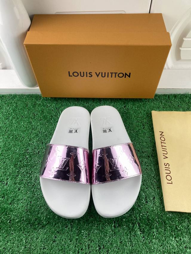 现货 工厂价 LOUIS VUITON 路易威登情侣拖鞋，原版1.1订做，专柜经典款。鞋身高温附带logo，大底专柜附带logo ，任何细节都不错过 这款拖鞋专