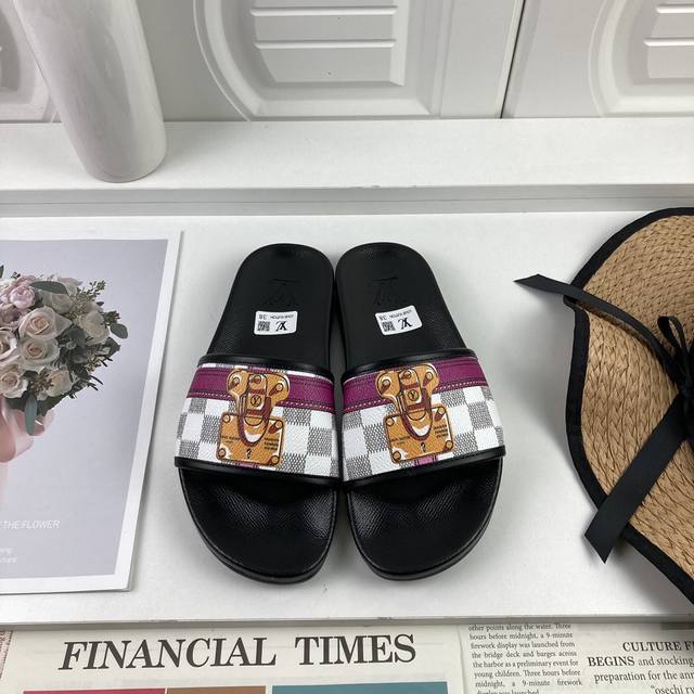 工厂价 LOUIS VUITON 路易威登情侣拖鞋，原版1.1订做，专柜经典款。鞋身高温附带logo，大底专柜附带logo ，任何细节都不错过 这款拖鞋专柜特别