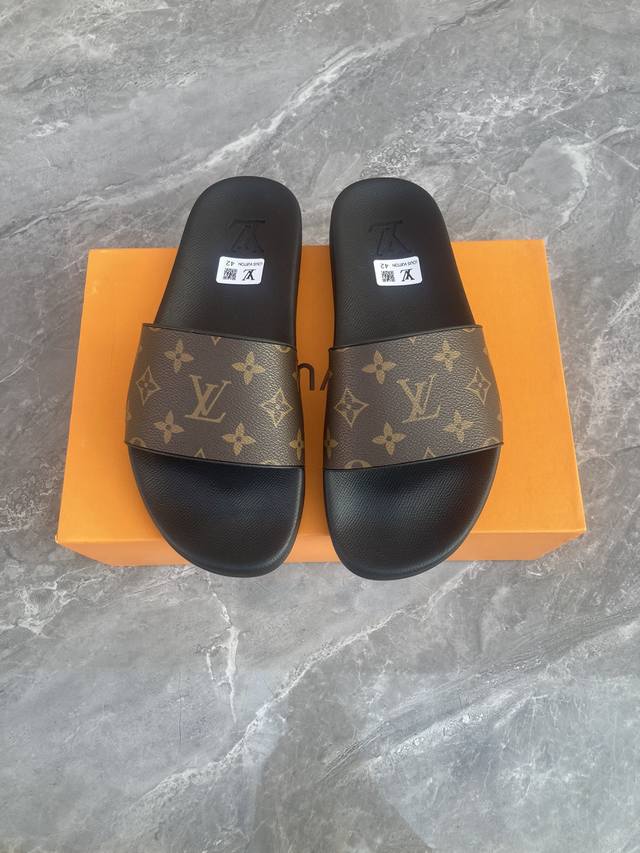 新款糖果系列拖鞋LouⅰsⅤuⅰtton情侣款，私家模，美观鞋面，Size:35-45