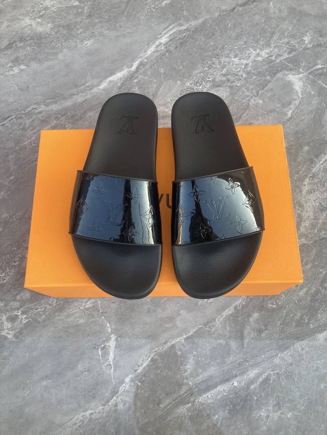 新款糖果系列拖鞋LouⅰsⅤuⅰtton情侣款，私家模，美观鞋面，Size:35-45