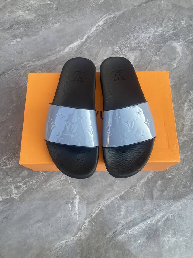 新款糖果系列拖鞋LouⅰsⅤuⅰtton情侣款，私家模，美观鞋面，Size:35-45
