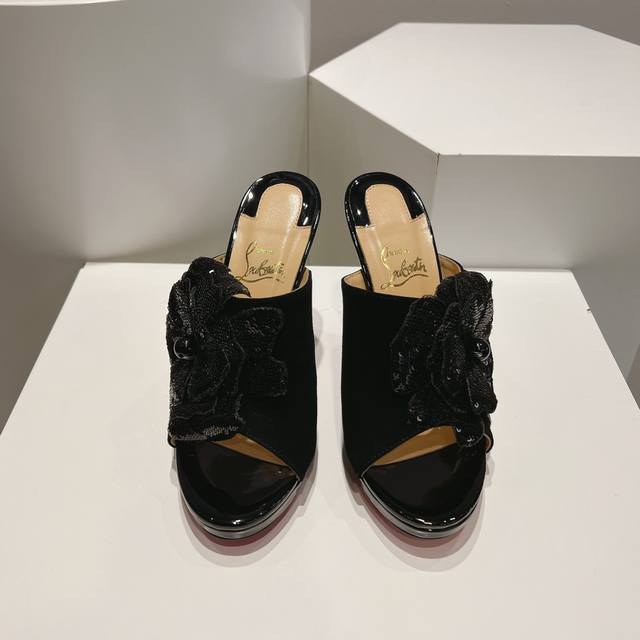 顶级版原版盒 Christian Louboutin 2024s原版做货重工CL全新秀款高跟鞋～鞋面: 绝美的新款，盛放足尖上的玫瑰，从花瓣缝制为花朵，在到水晶