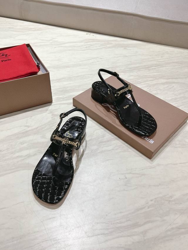 顶级版原版盒 Christian Louboutin 2025s原版做货CL红底女士夹趾高跟凉鞋～ 材质：进口小牛皮 内里：羊皮里 大底：原版进口AR1顶级真皮