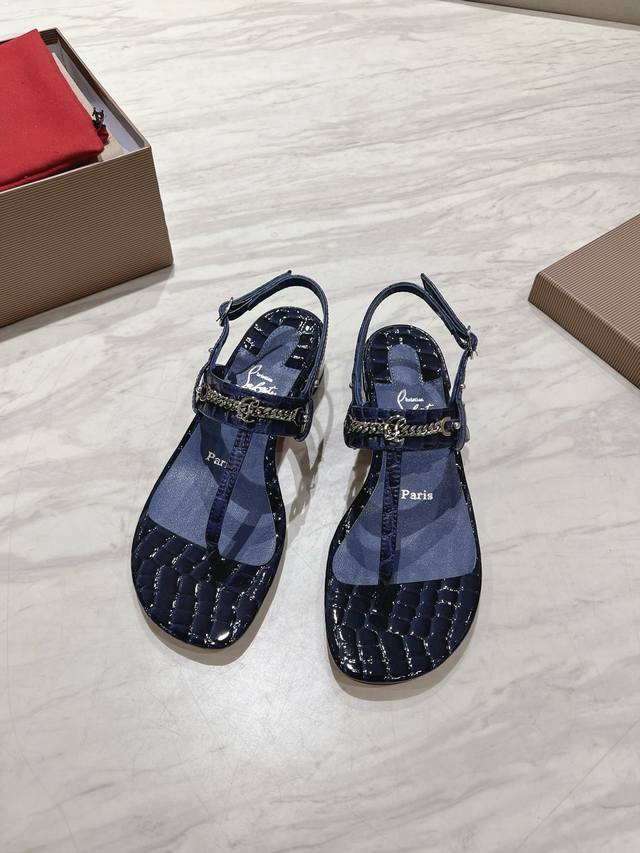 顶级版原版盒 Christian Louboutin 2025s原版做货CL红底女士夹趾高跟凉鞋～ 材质：进口小牛皮 内里：羊皮里 大底：原版进口AR1顶级真皮