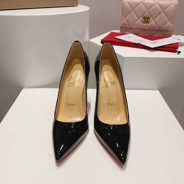 顶级版原版盒 Christian Louboutin s原版做货重工CL经典漆皮高跟鞋系列～ 鞋面：黑于红的极致冲突，完美诠释正装高跟鞋的经典，楦型线条感修长优
