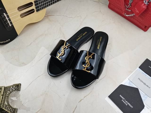 真皮底 Saint Laurent 圣罗兰、平板凉鞋早春专柜同步最新款、YSL、Logo字母扣装饰经典上乘美艳力作 专柜最火春夏系列 兼备气质 时尚 经典耐看的