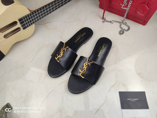 真皮底 Saint Laurent 圣罗兰、平板凉鞋早春专柜同步最新款、YSL、Logo字母扣装饰经典上乘美艳力作 专柜最火春夏系列 兼备气质 时尚 经典耐看的