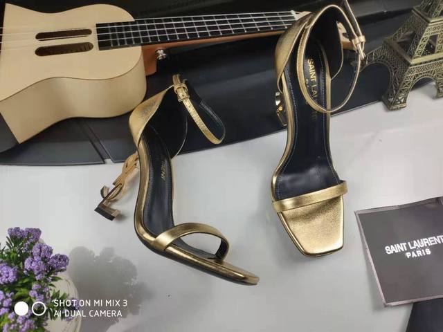 真皮底 可订做橡胶底 顶级原版复制 Saint Laurent 最新推出的 Opyum sandals 凉鞋，它和经典的 Opyum heels 鞋款类似，YS