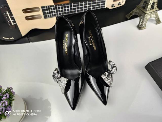 真皮底 Saint Laurent 圣罗兰、细跟高跟鞋早春专柜同步最新款、YSL、蝴蝶结装饰经典上乘美艳力作 专柜最火春夏系列 兼备气质 时尚 经典耐看的设计风