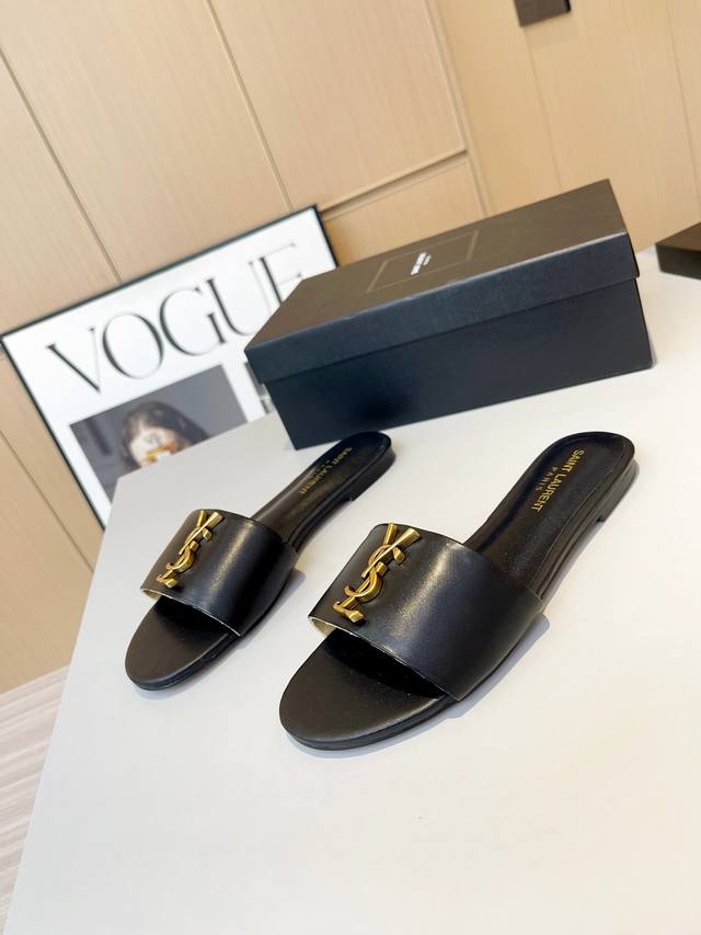 SAINT LAURENT ，2024专柜最新系列 细节完美 非常亮眼的走秀系列推出码数：35一43码 真真皮底+30