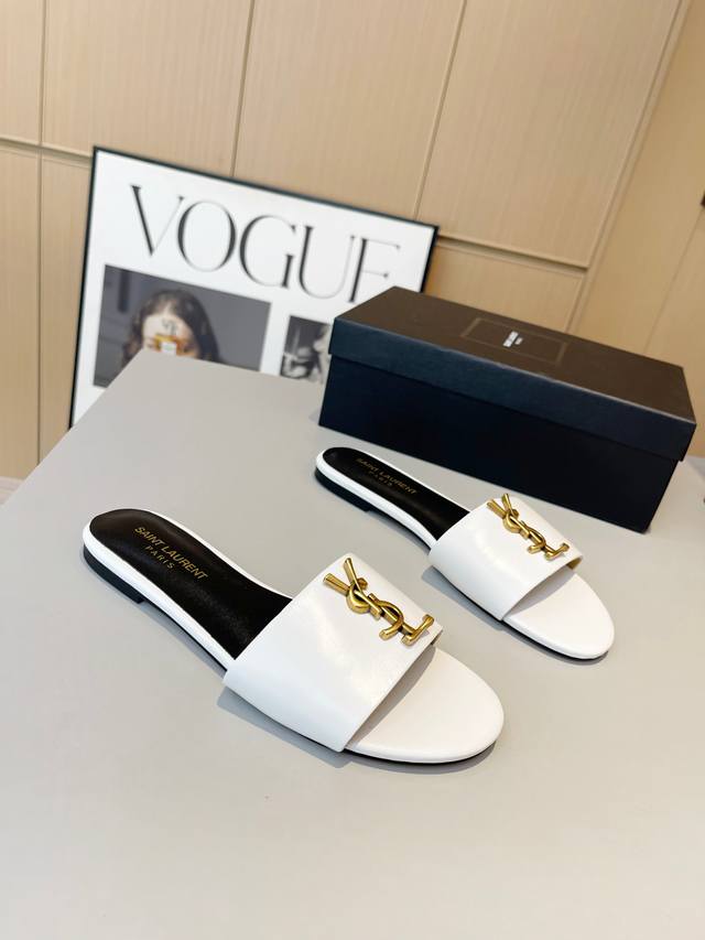 SAINT LAURENT ，2024专柜最新系列 细节完美 非常亮眼的走秀系列推出码数：35一43码 真真皮底+30