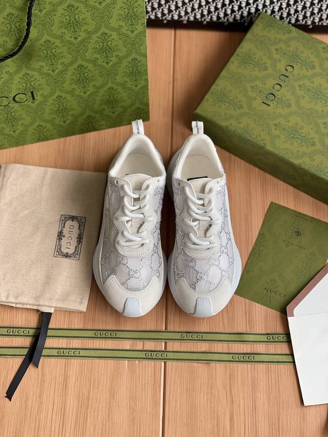 Gucci Run女士款整双鞋子采购Zp开发打造，全部定制材料，独家开模大底，细节全部对版出货，连包装也做到跟正品一样。码数:女：35-40
