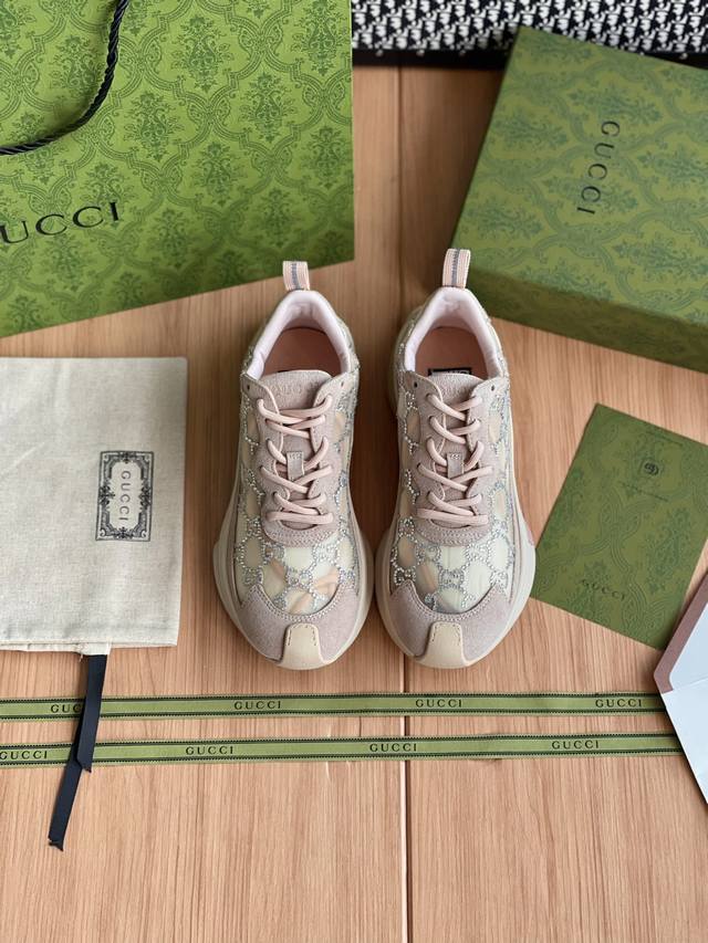 Gucci Run女士款整双鞋子采购Zp开发打造，全部定制材料，独家开模大底，细节全部对版出货，连包装也做到跟正品一样。码数:女：35-40