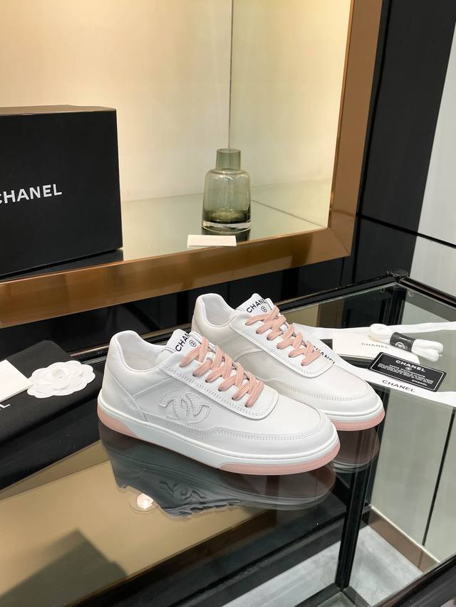 Chanel香奈儿25SF最新款 全皮 熊猫配色 小白鞋 休闲 运动鞋 滑板鞋原版购入开发 做货 小香 C家 专柜又一超级大爆款，网红博主小姐姐们的挚爱，社交平