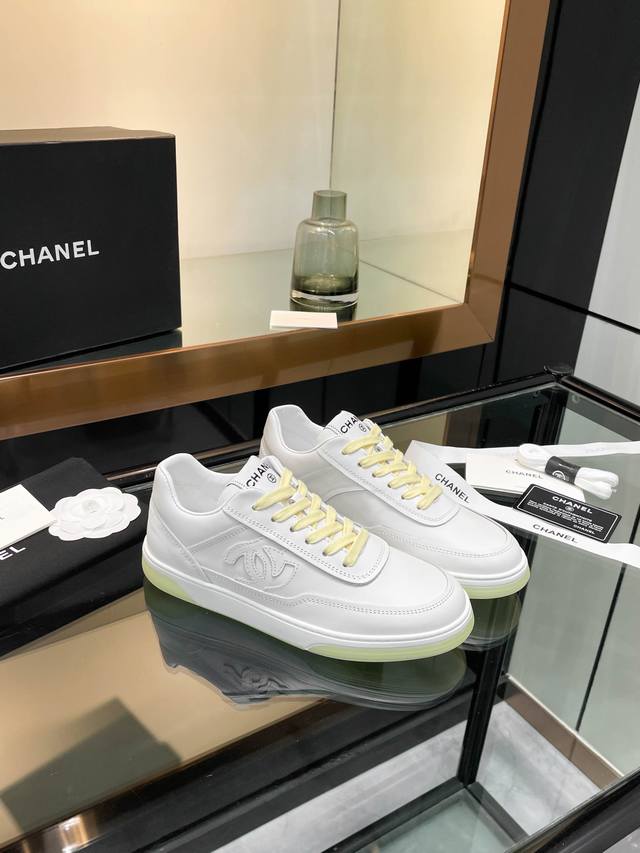 Chanel香奈儿25SF最新款 全皮 熊猫配色 小白鞋 休闲 运动鞋 滑板鞋原版购入开发 做货 小香 C家 专柜又一超级大爆款，网红博主小姐姐们的挚爱，社交平