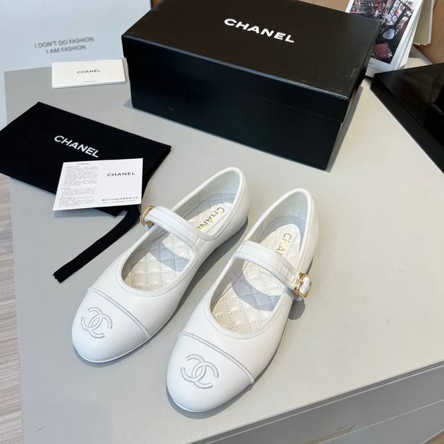CHANEL2025春夏新款，玛丽珍皮 布面香奈儿小香C家 25 早春走秀款平底单鞋 舒适玛丽珍鞋 走秀高级成衣定制主打灯芯绒斜纹拼接面料 简约又不失甜美俏皮
