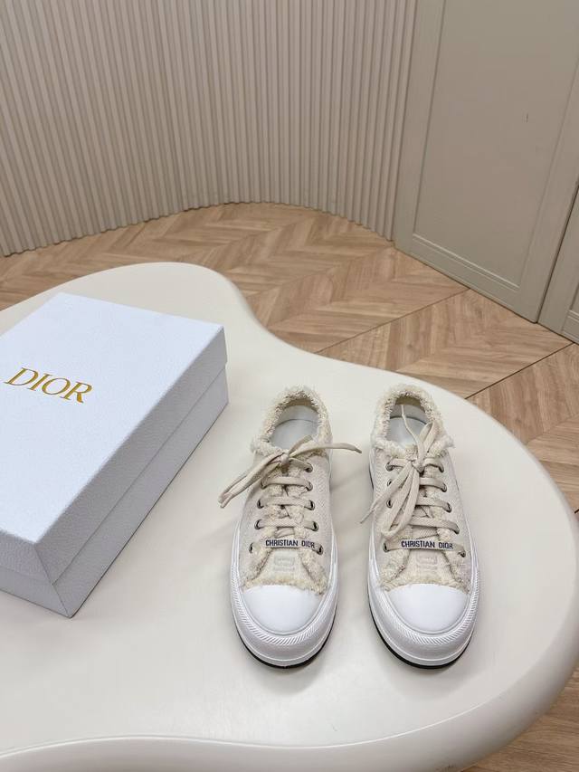 Dior迪奥2025Walk'n系列 老花 刺绣 厚底帆布鞋 休闲运动鞋 原版购入开发 做货 这款 Walk'n'Dior 厚底运动鞋是一款时尚单品，提升该系列