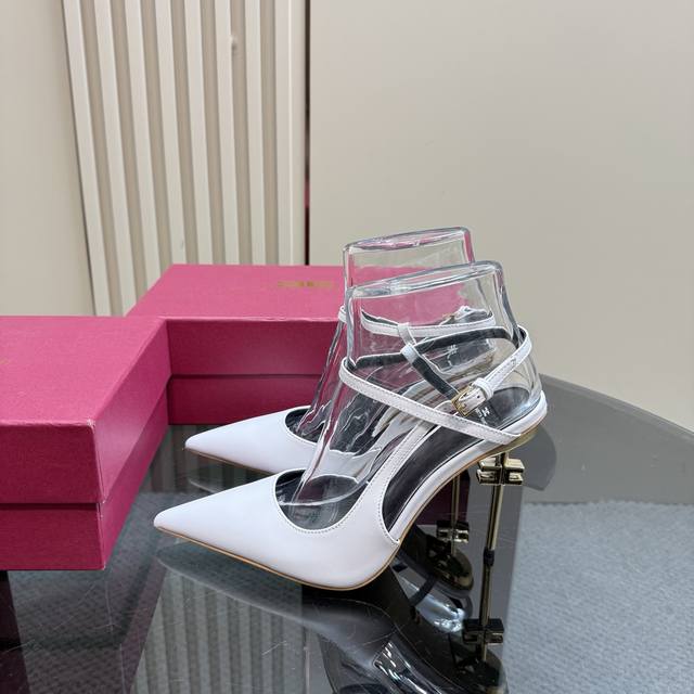 最高版出厂 一个轻奢品牌 Elisabetta FranchiElisabetta Franchi绝美高跟时装秀场凉鞋ELISABETTA FRANCH是来自意