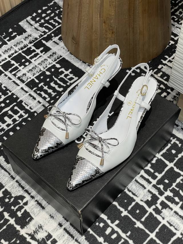 25ss早春新品Chanel小香 Vintage中古 尖头蝴蝶结后空高跟凉鞋尖头设计:优雅显瘦，拉长腿部线条蝴蝶结装饰:甜美可爱，增添女性魅力高跟设计:显高显瘦