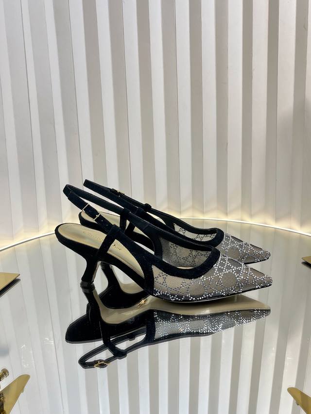 Dio r ss25 new arrival～cd 25春夏璀璨星河系列新品高跟鞋网纱鞋面 搭配经典藤格纹水钻；blingbling地闪耀，太美啦，专柜除了贵挑