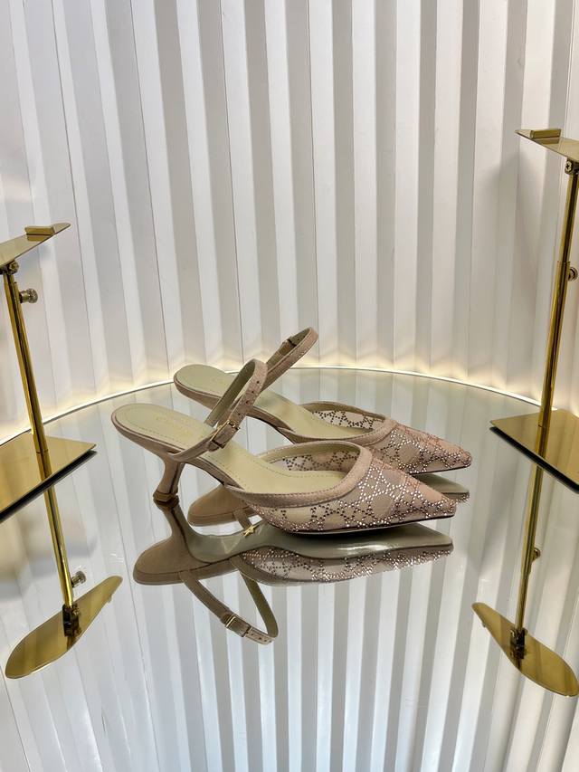 Dio r ss25 new arrival～cd 25春夏璀璨星河系列新品高跟鞋网纱鞋面 搭配经典藤格纹水钻；blingbling地闪耀，太美啦，专柜除了贵挑