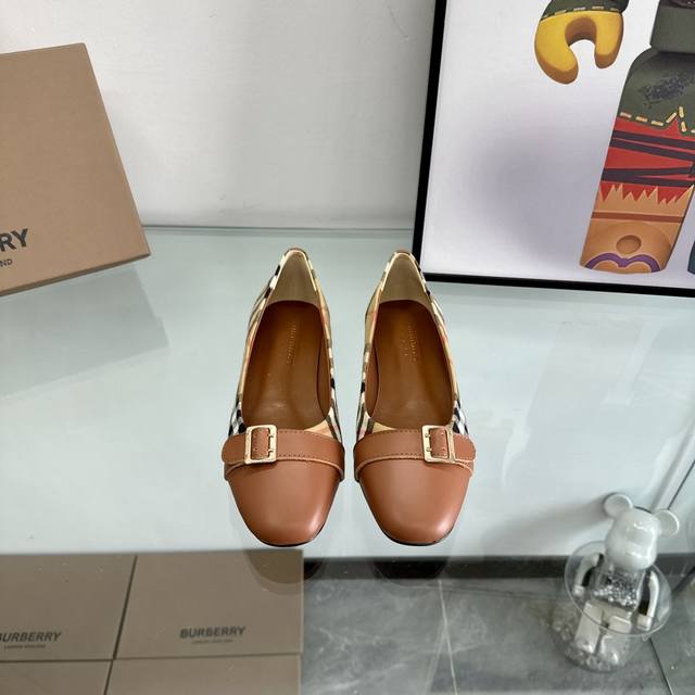 巴宝利Burberry 经典格纹平底鞋 迄今为止最不挑人最不限年龄的一款鞋子 谁穿都好看别小瞧布面的成本 我们的鞋面采用三层贴布工艺 单外层格纹进口纤维布45一